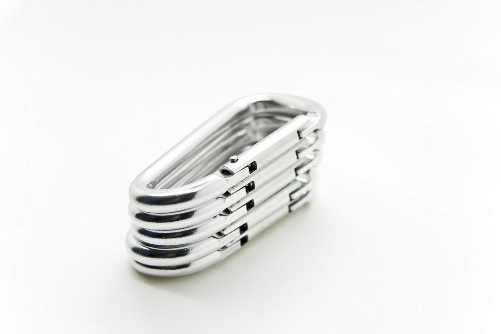 ONDEPOT slip-free spring hinge enables one-handed attachment and release.