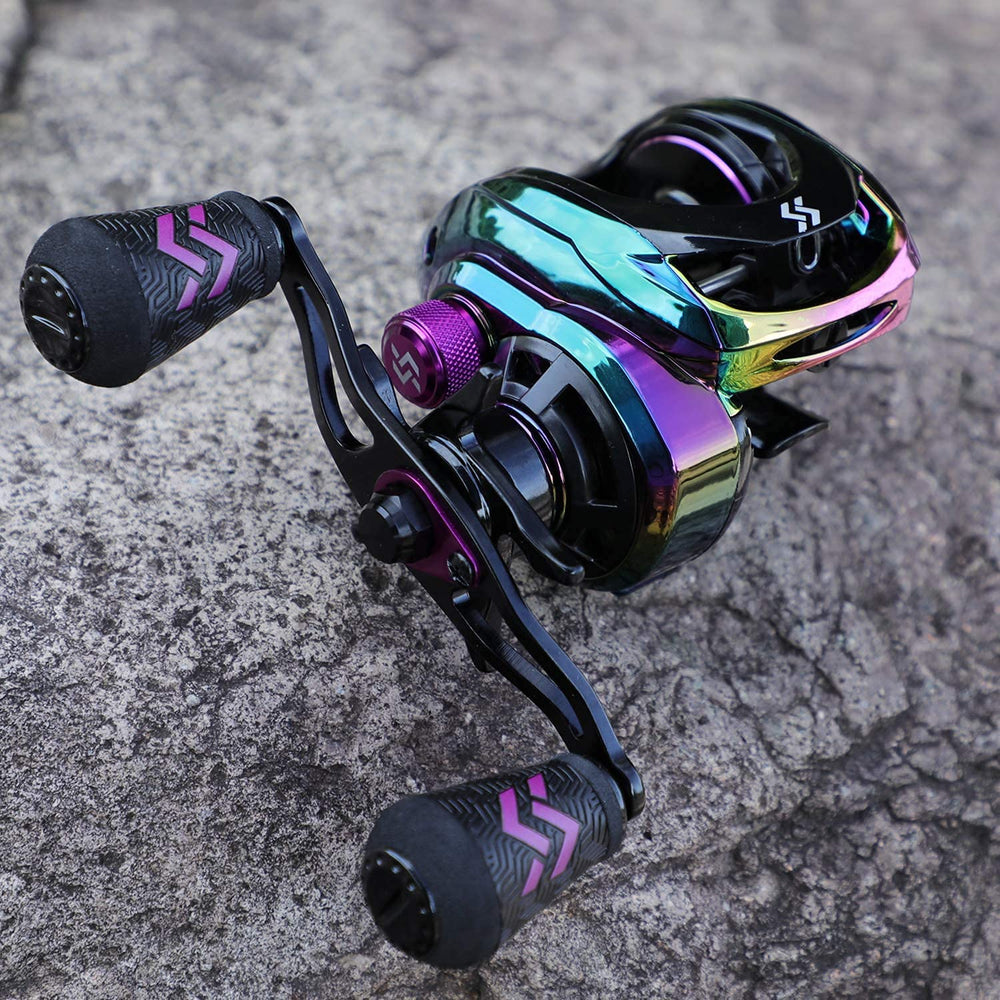 One Bass baitcasting combo 2.1m is portable thanks to two-piece construction.