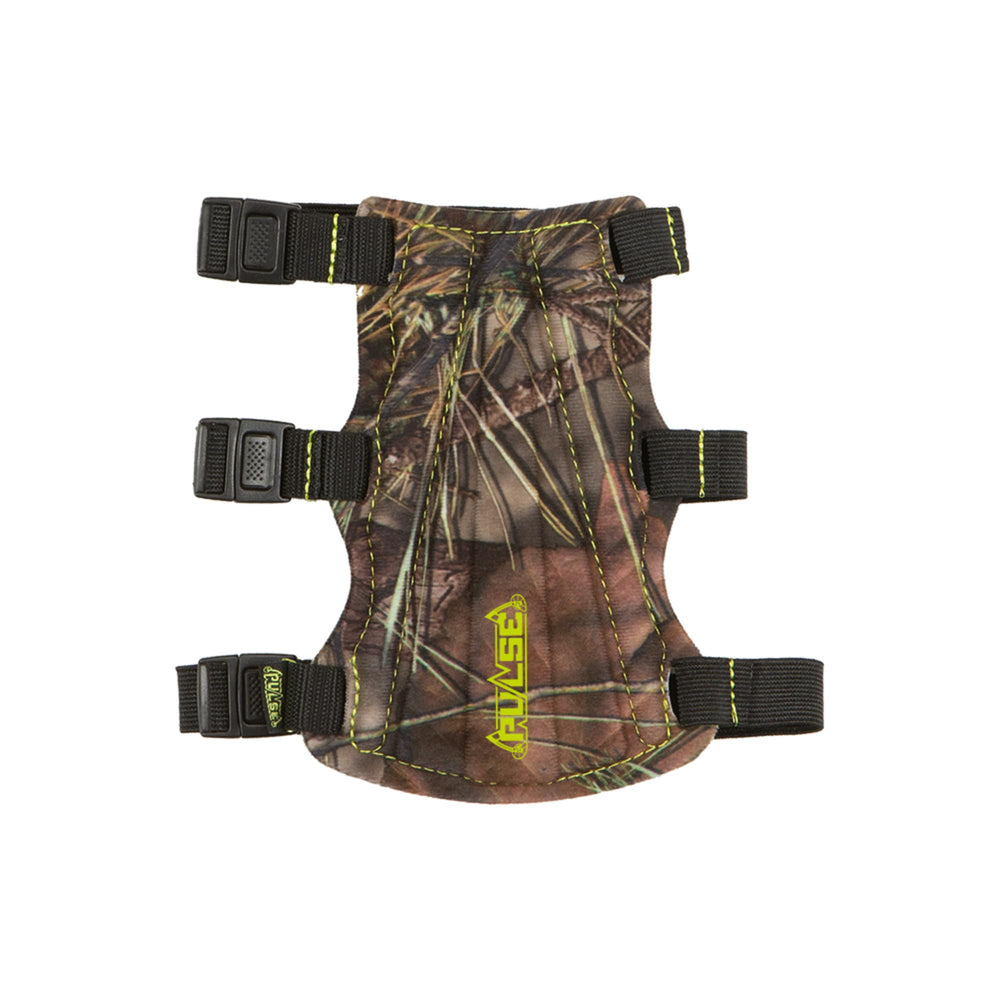 One-size archery armguard with three straps for quick adjustment