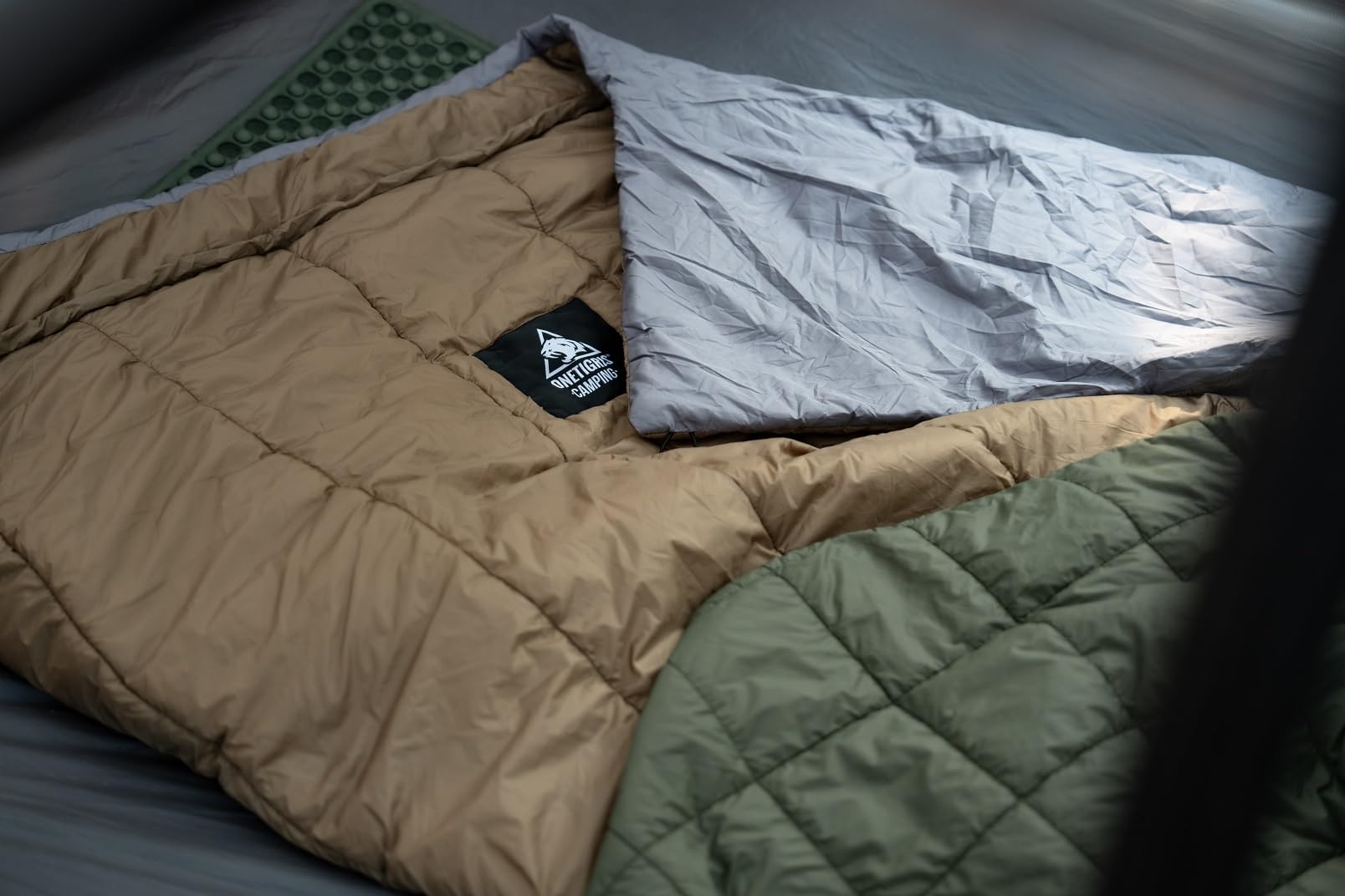 OneTigris Featherlite Quilt close-up of materials showing soft lining