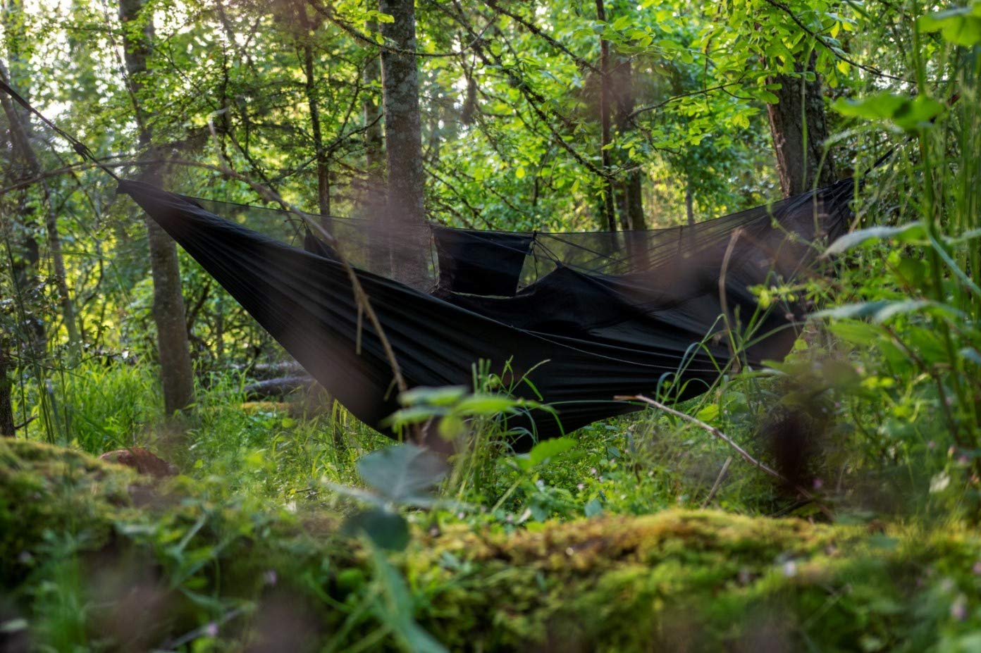 OneTigris KOMPOUND mosquito net in use keeping insects away while resting