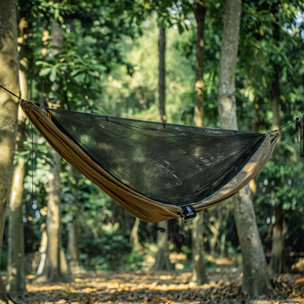 OneTigris KOMPOUND hammock with net extended for bug-protected rest outdoors.