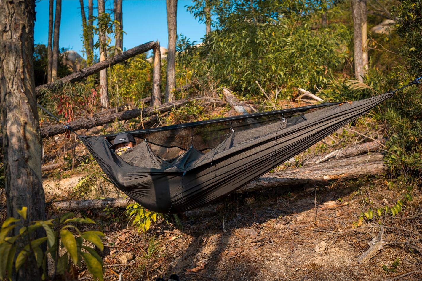 OneTigris KOMPOUND tree-friendly straps protecting bark during setup