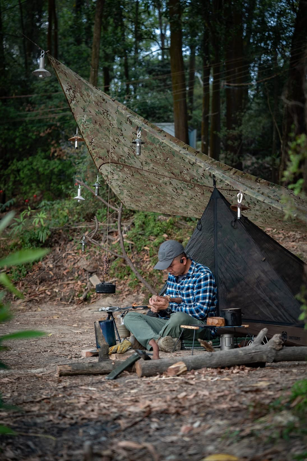 ONETIGRIS mesh teepee tent included stakes and stuff sack for portable setup.