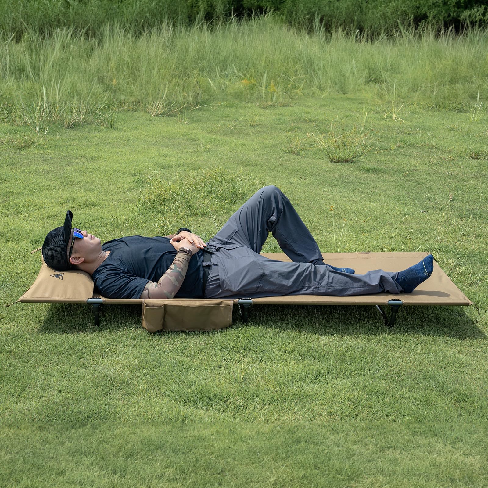 ONETIGRIS SUPRAGRIS cot fabric shows dirt, water, and scratch resistance for rugged use