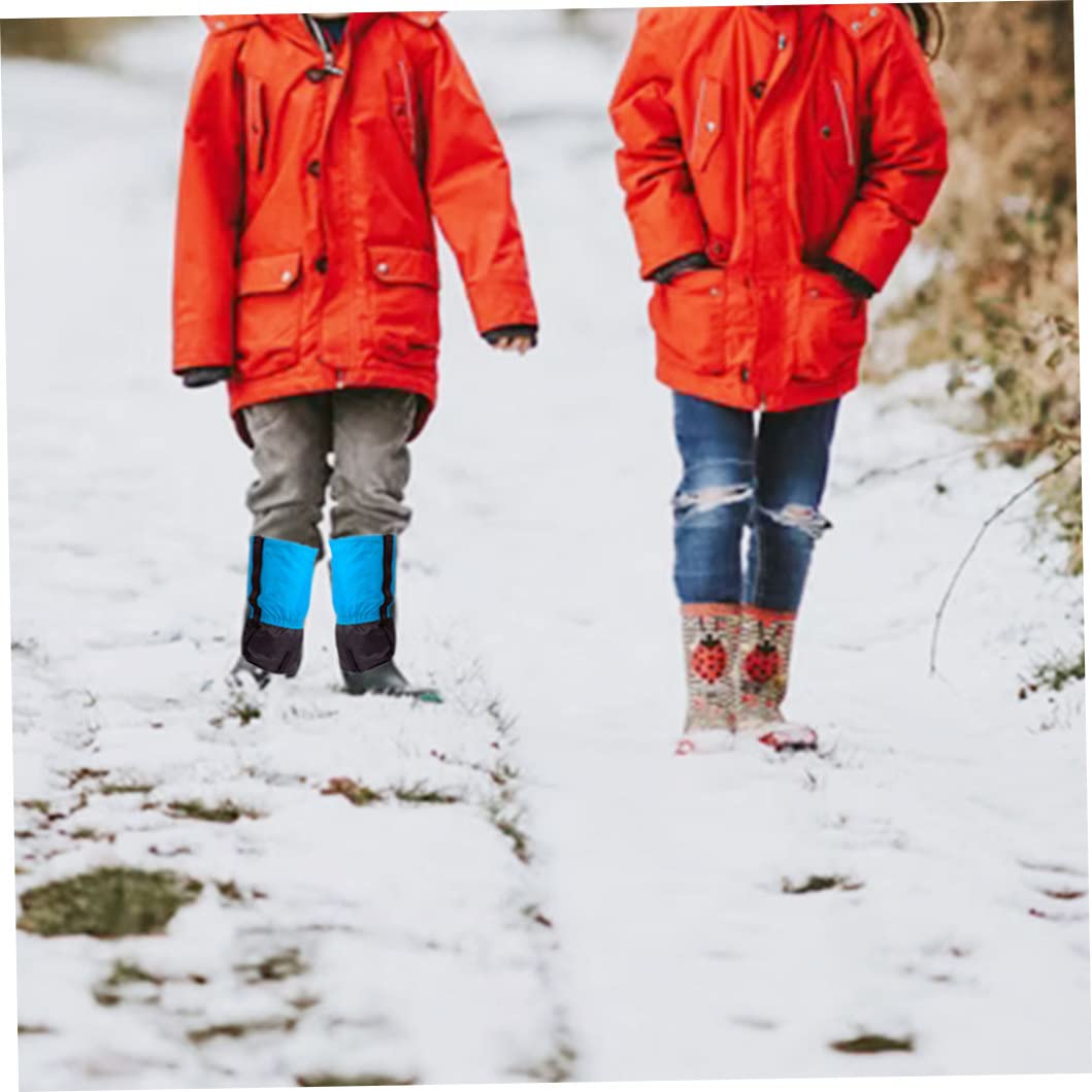 OnIUeZky snow hiking gaiters in action for wet conditions.