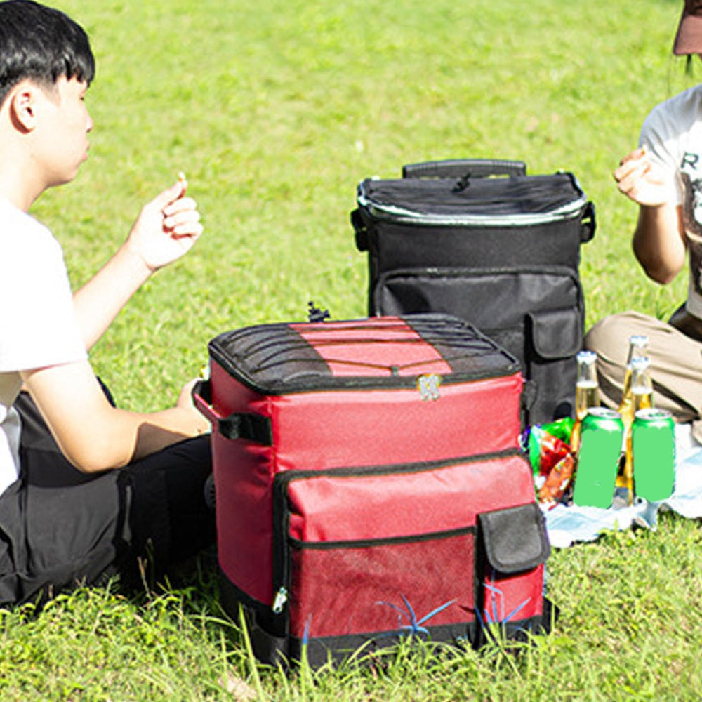 Oreilet cooler features mesh and layered pockets to organize items efficiently.