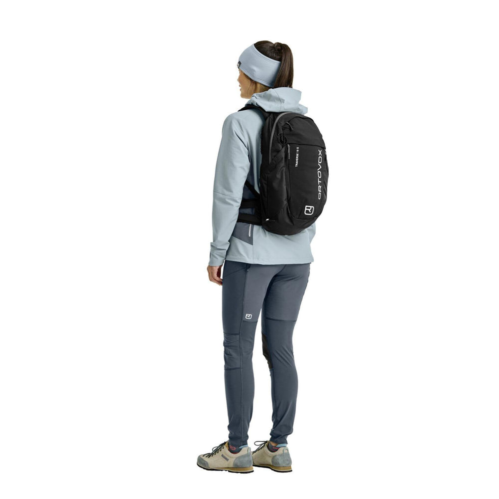 Ortovox Traverse 18L back view, highlights quick-access circumferential zipper.