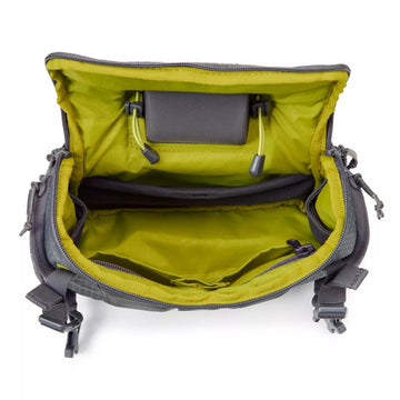 Ergonomic strap system with side pockets on the chest pack