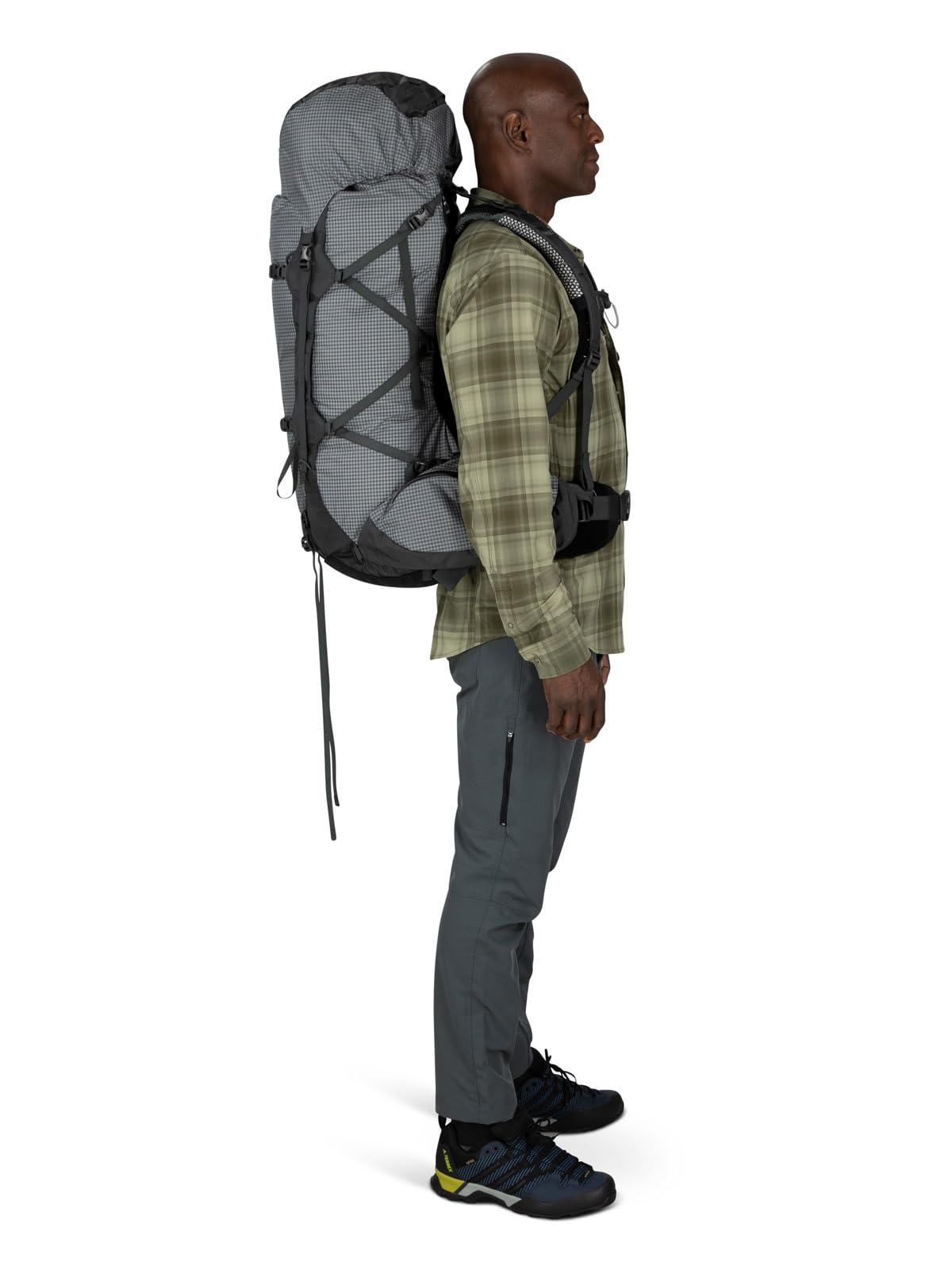 Compact dimensions balance capacity with portability on trail missions.