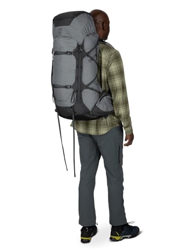 The pack in action on rugged terrain demonstrates versatile use.