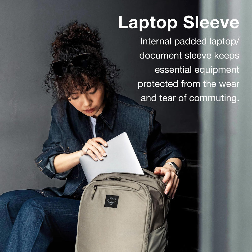 Osprey Aoede 21L water bottle pocket within easy reach