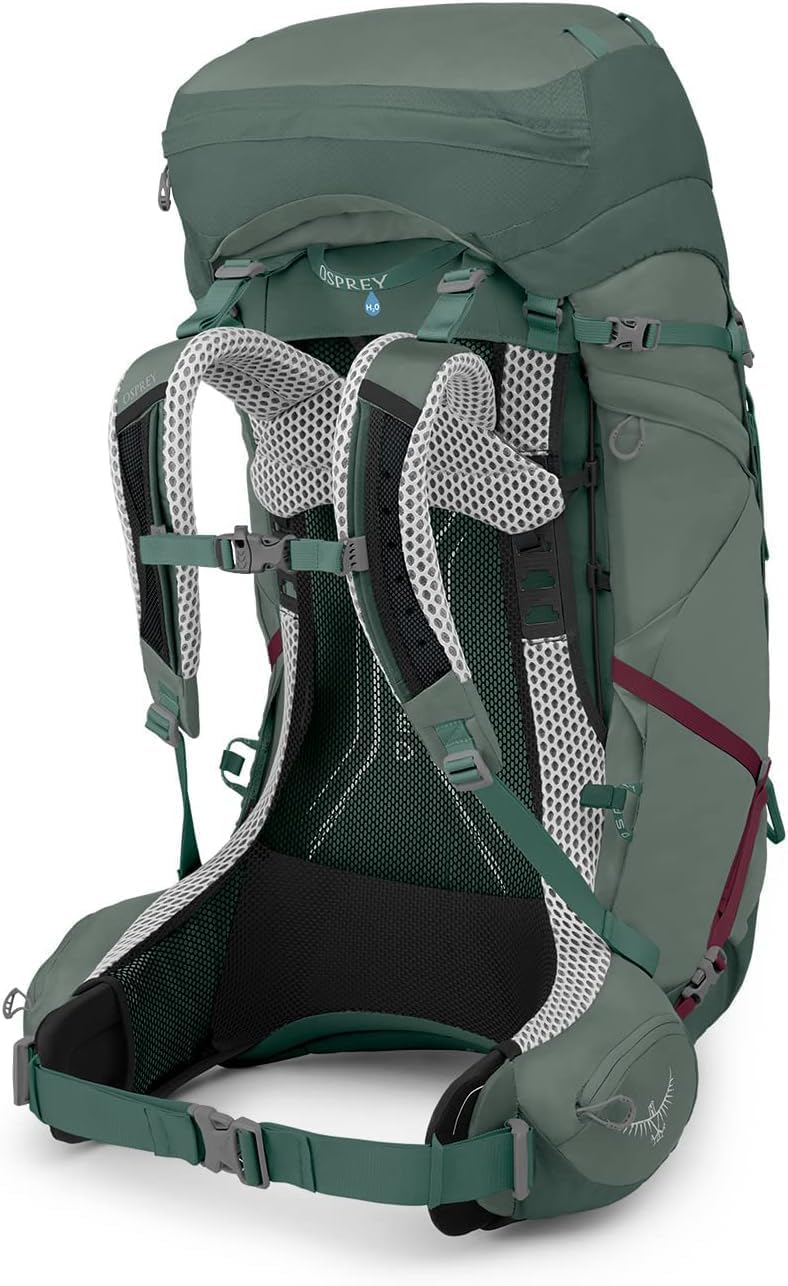 Internal hydration sleeve with center exit port in Aura LT 65L