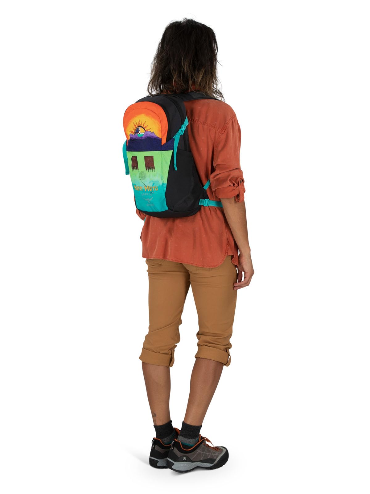Harness grab handle doubles as a convenient luggage pass-through during trips.