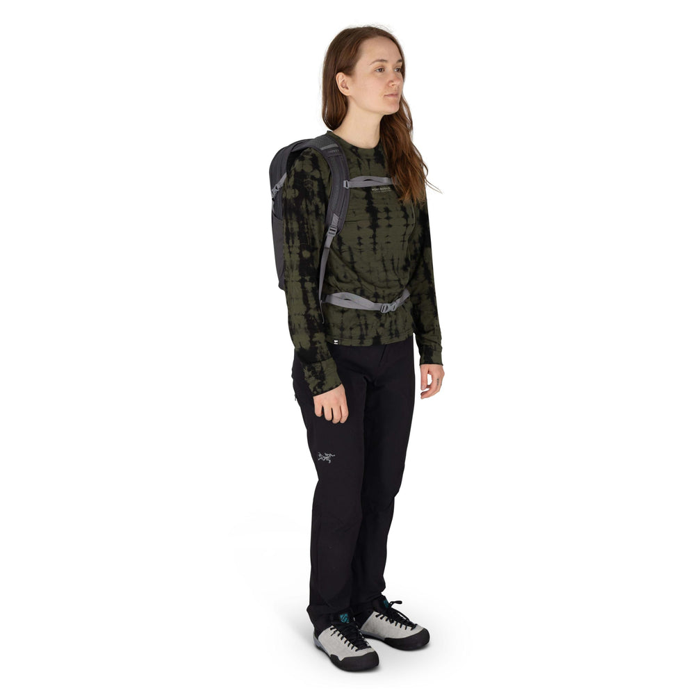 Osprey Daylite Commuter dual compression straps secure gear.