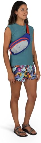 Osprey Daylite Waist Pack Soundwave Grey strap detail supports comfortable all-day wear.