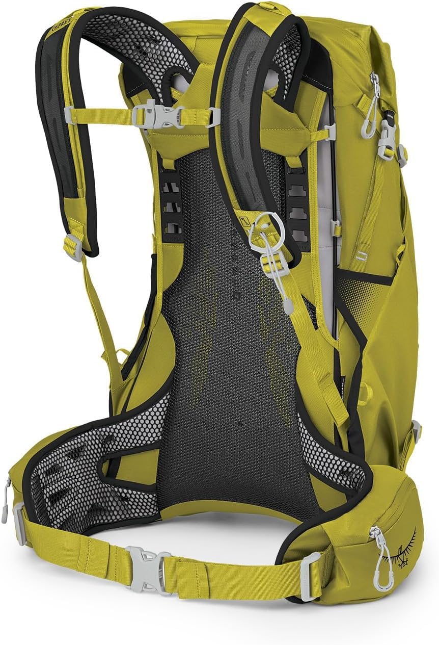 Osprey Downburst 26L bottle pocket keeps beverages handy.