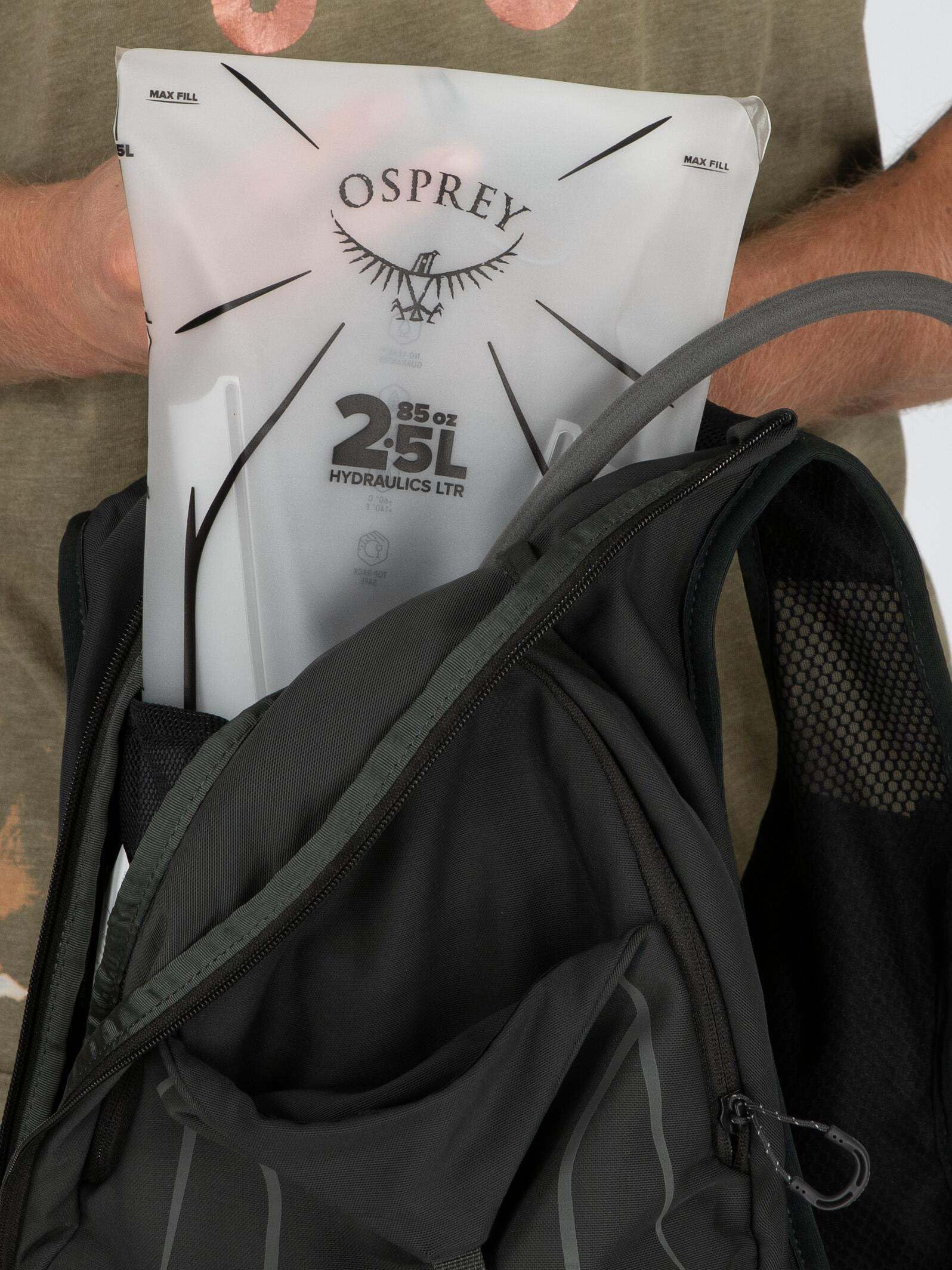 Osprey Duro 15L adjustable harness and straps ensure secure, comfortable wear.