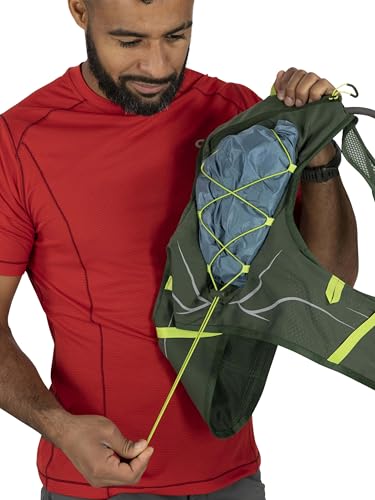 Osprey Duro hydration tubing with bite valve for easy access.