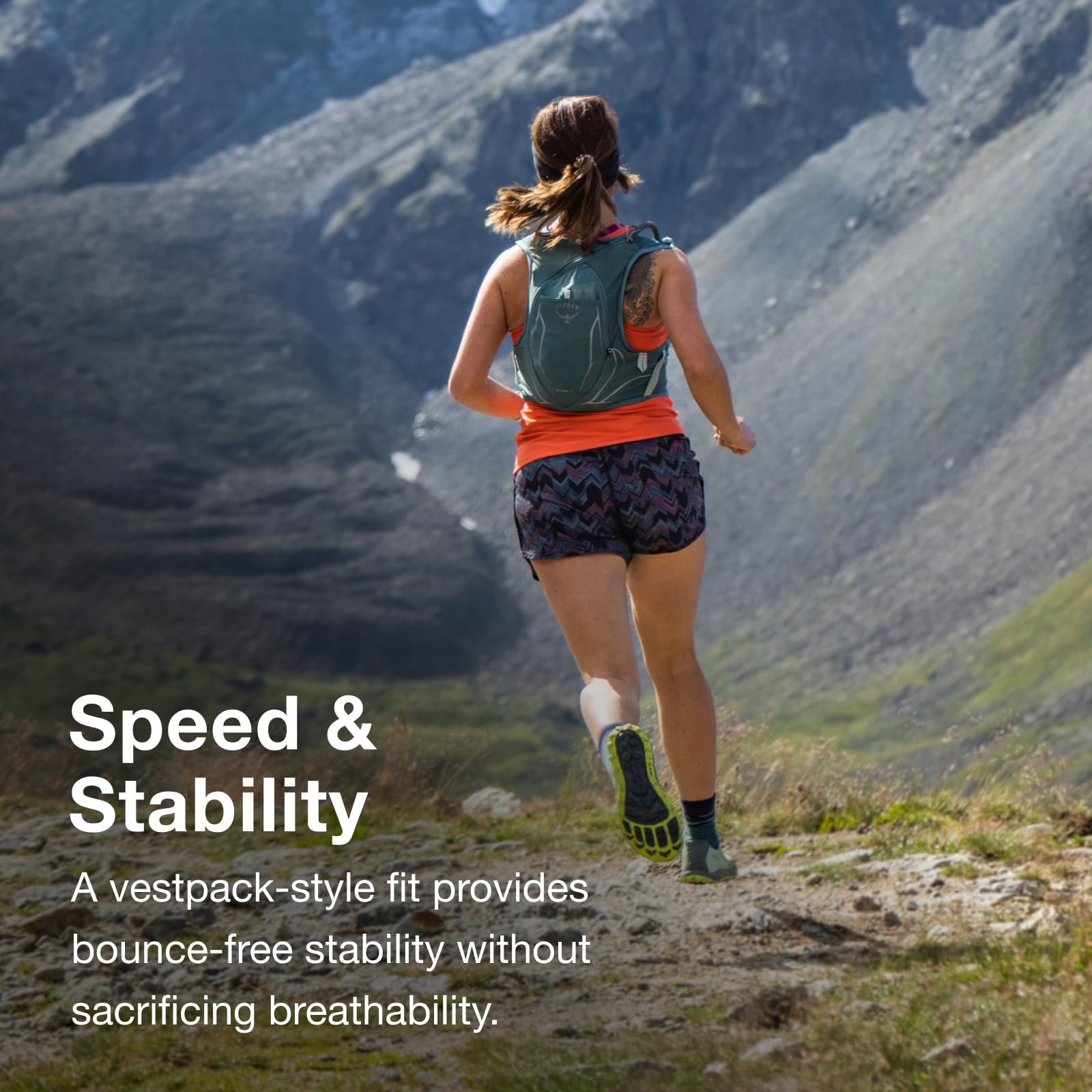 Osprey Dyna 6L vest with reflective graphics improving visibility during dawn runs
