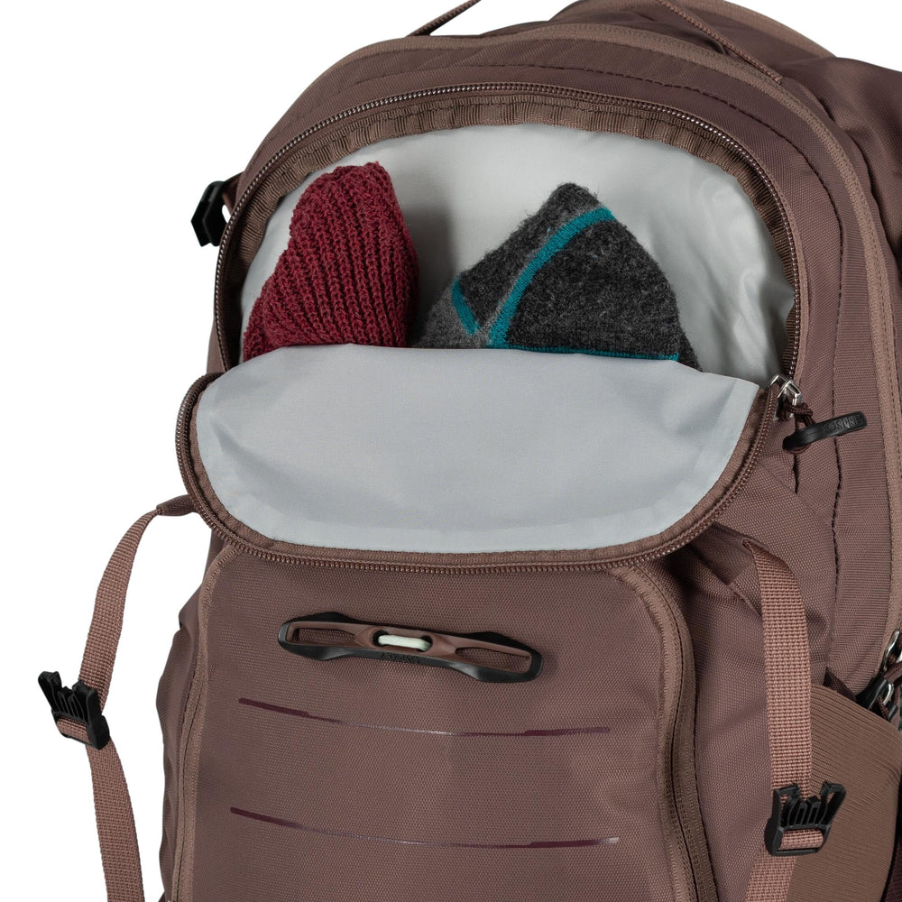 Osprey internal organization keeps gear tidy for fast access