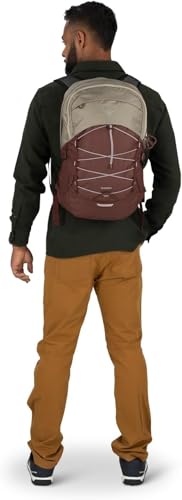 Osprey Quasar exterior bungee view for lightweight layer stowage