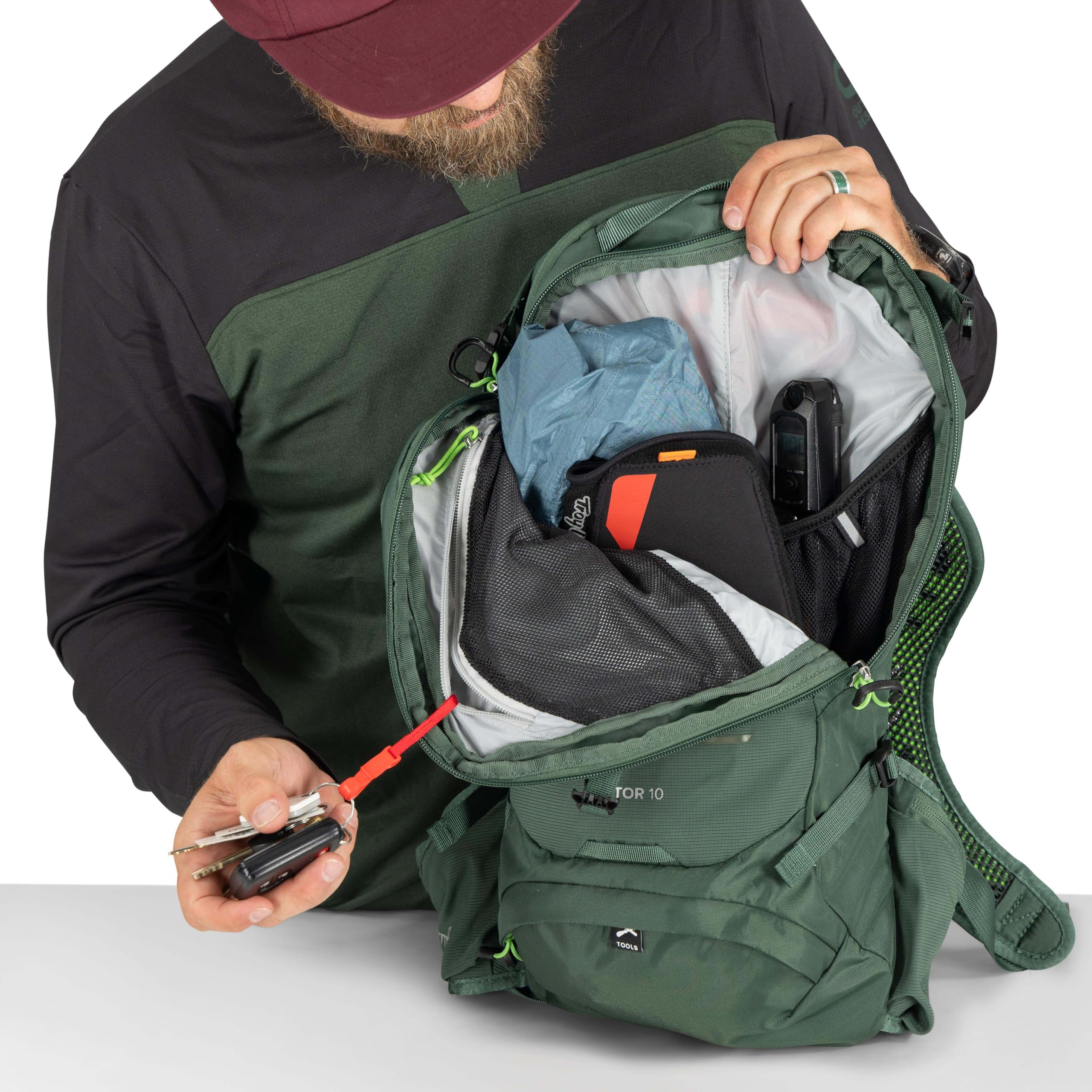 Osprey Raptor 10L sternum bite valve attachment keeps hydration valve steady