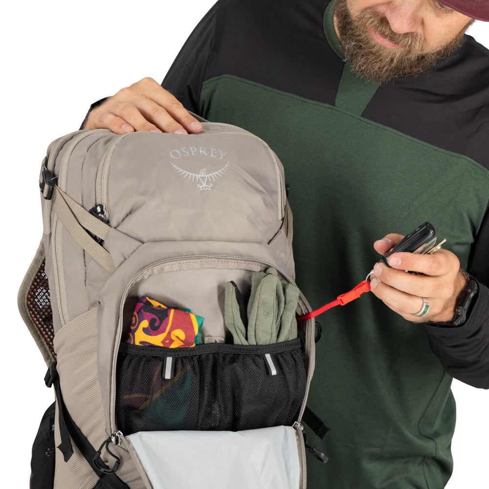Osprey Raptor 14L internal organization keeps gear neatly arranged