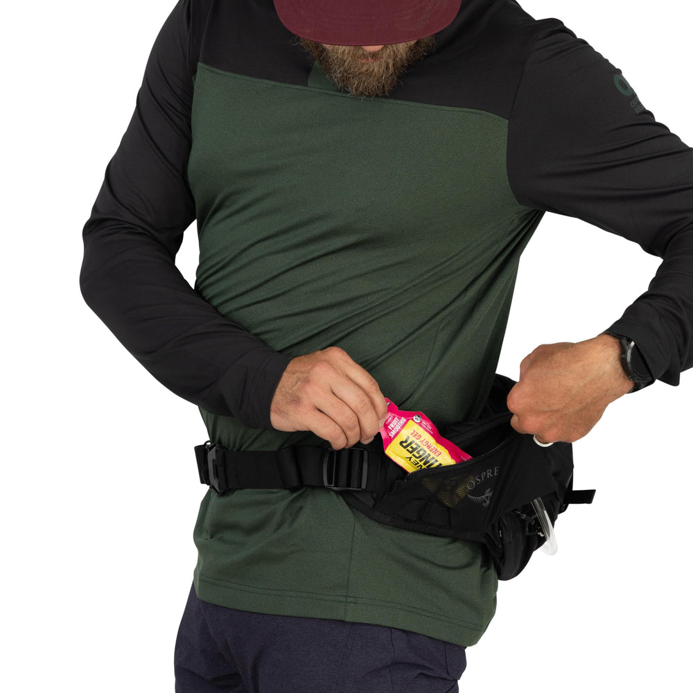 Osprey Raptor 4L compact dimensions and light weight fit nimble trails