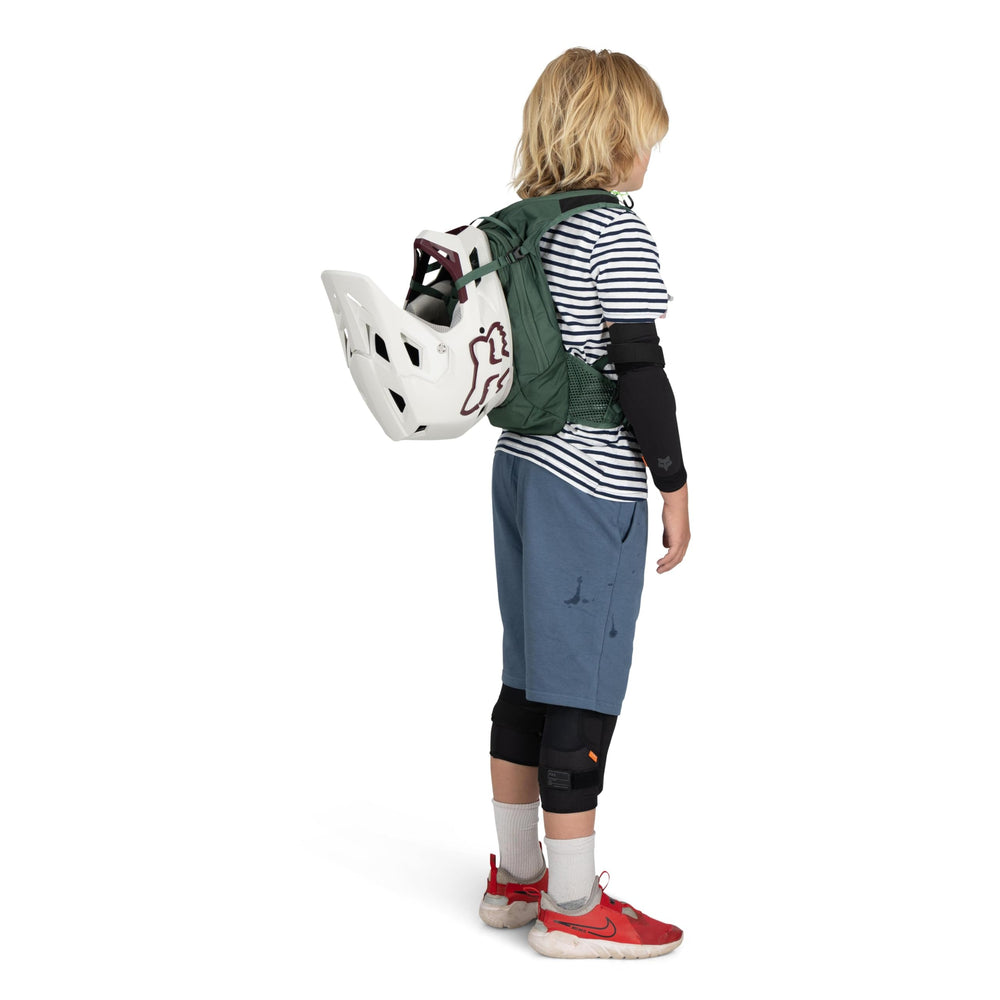 Osprey Raptor Jr lightweight 1.21 lb pack helps young riders move freely.