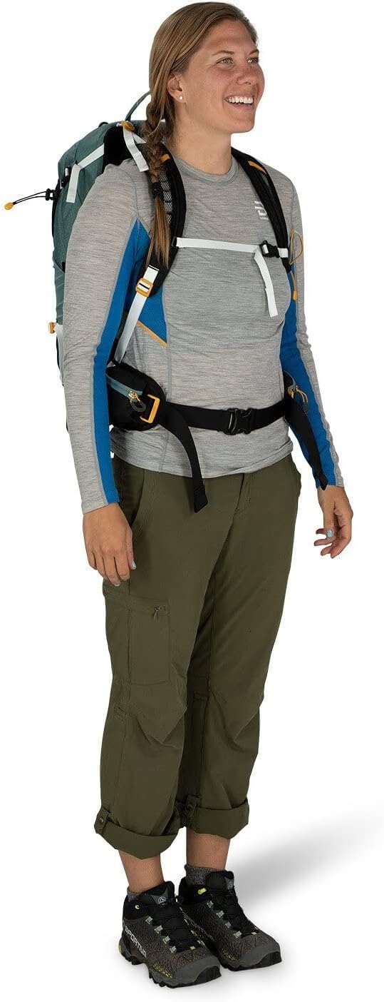 Osprey Sirrus 24L fit adjustment—personalized comfort on varying terrains.