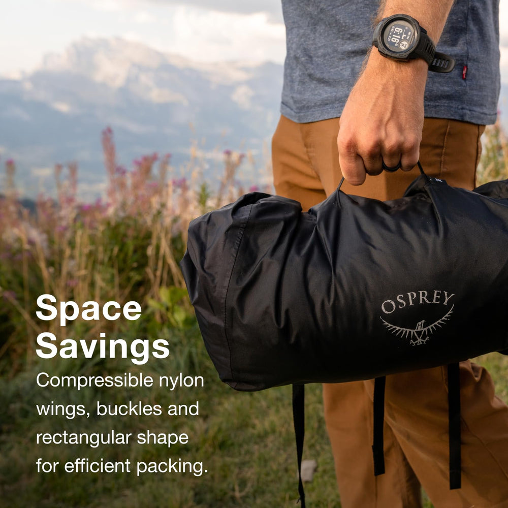 Osprey StraightJacket 8L sack ideal for travel organization.
