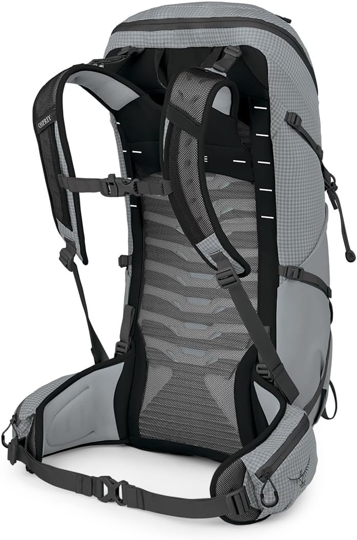 Osprey Talon Pro 30L wide-mouth main compartment access.