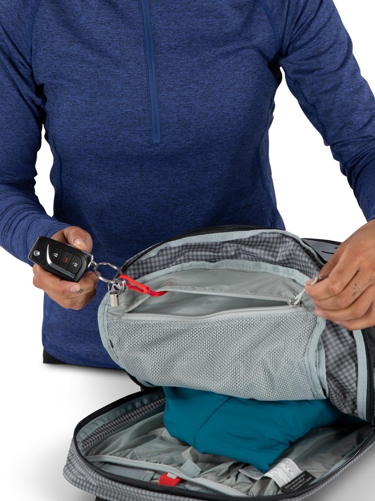 Osprey Tempest Pro 20L hydration sleeve with pass-through.