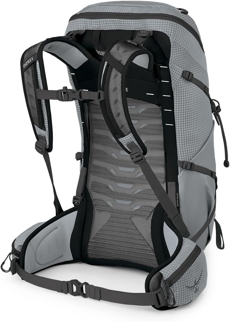 Internal hydration sleeve with pass-through port in Osprey Tempest Pro 30L.