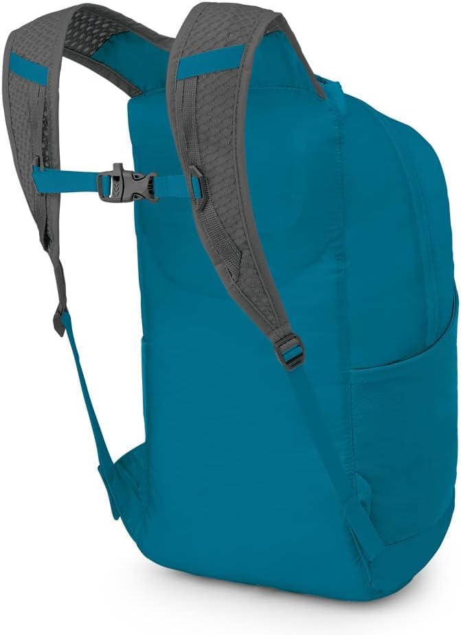 Osprey Ultralight Stuff Pack zipper detail enables easy stashing on the go.