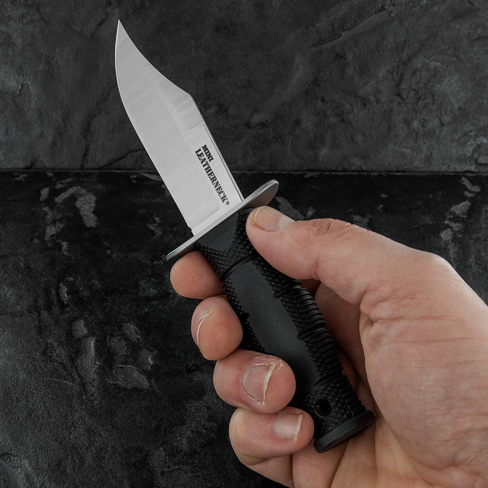 Compact outdoor hunting and utility knife