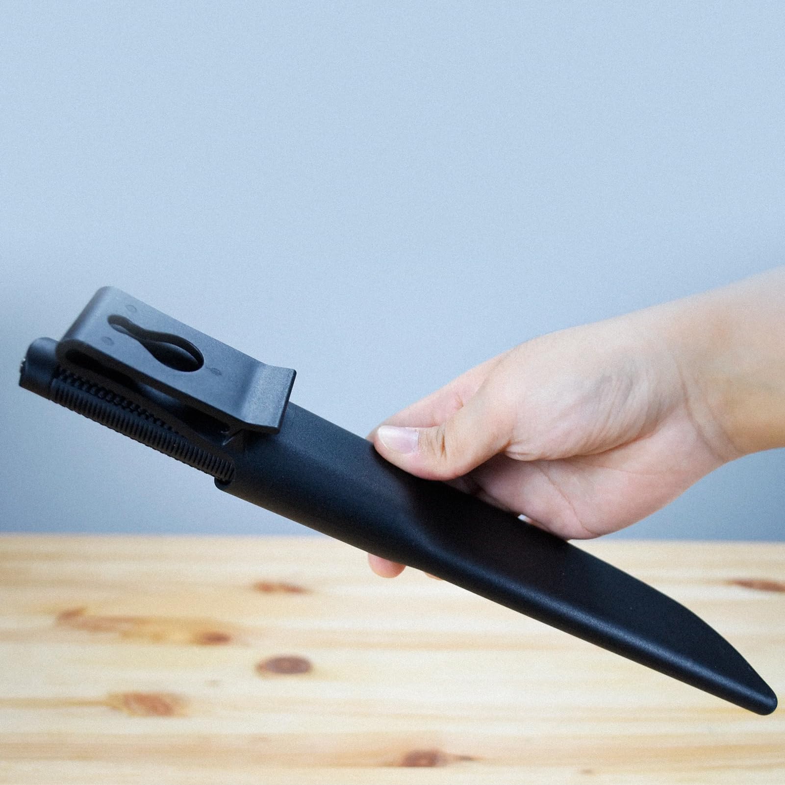 Outdoorsman Lite shown with sheath