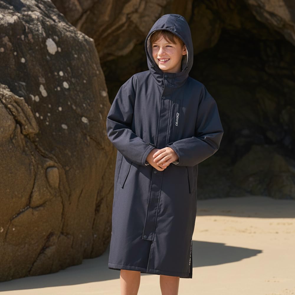 Owntop Surf Coat pockets keep keys and phone secure during outdoor activities.