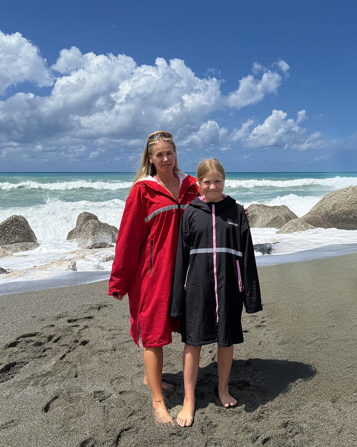 Owntop swim parka 2-way zipper enables easy changing by the water.