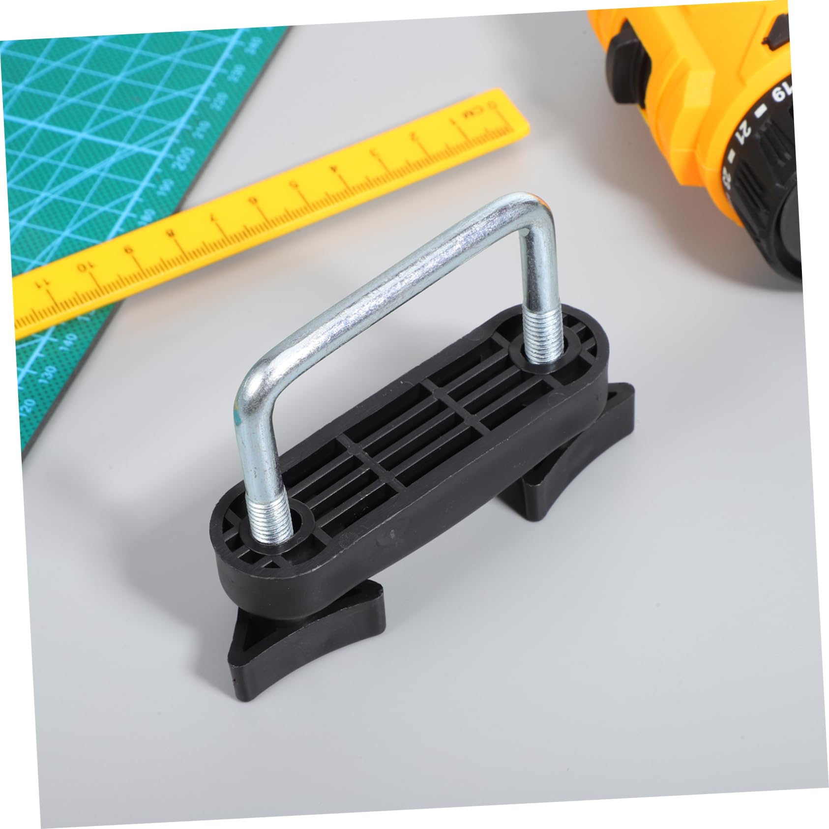 PACKOVE luggage frame clamp keeps cargo steady during transit