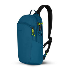 Pacsafe ECO12L lockable zipper close demonstrates secure main compartment while traveling.