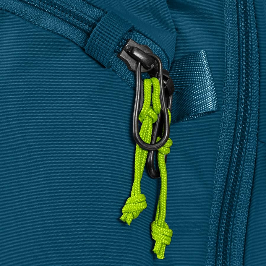 Pacsafe ECO12L RFID-pocket protects sensitive cards during travel.
