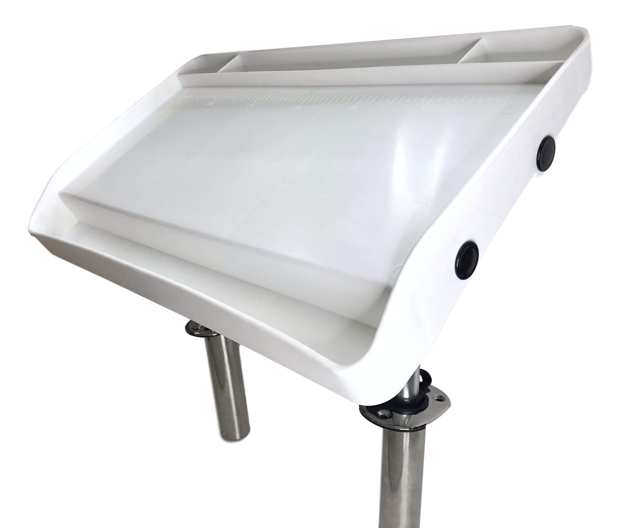 Pactrade Marine 3/4-inch drain hole aids water management.