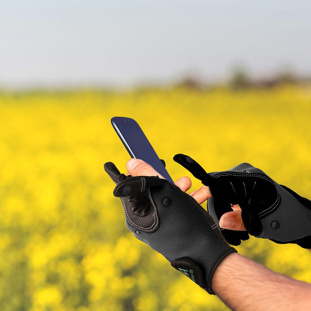Palmyth adjustable wrist design ensures snug fit and wind protection.
