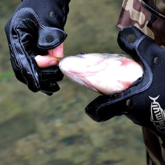 Palmyth neoprene gloves offer fleece lining for warmth during cool morning activities.