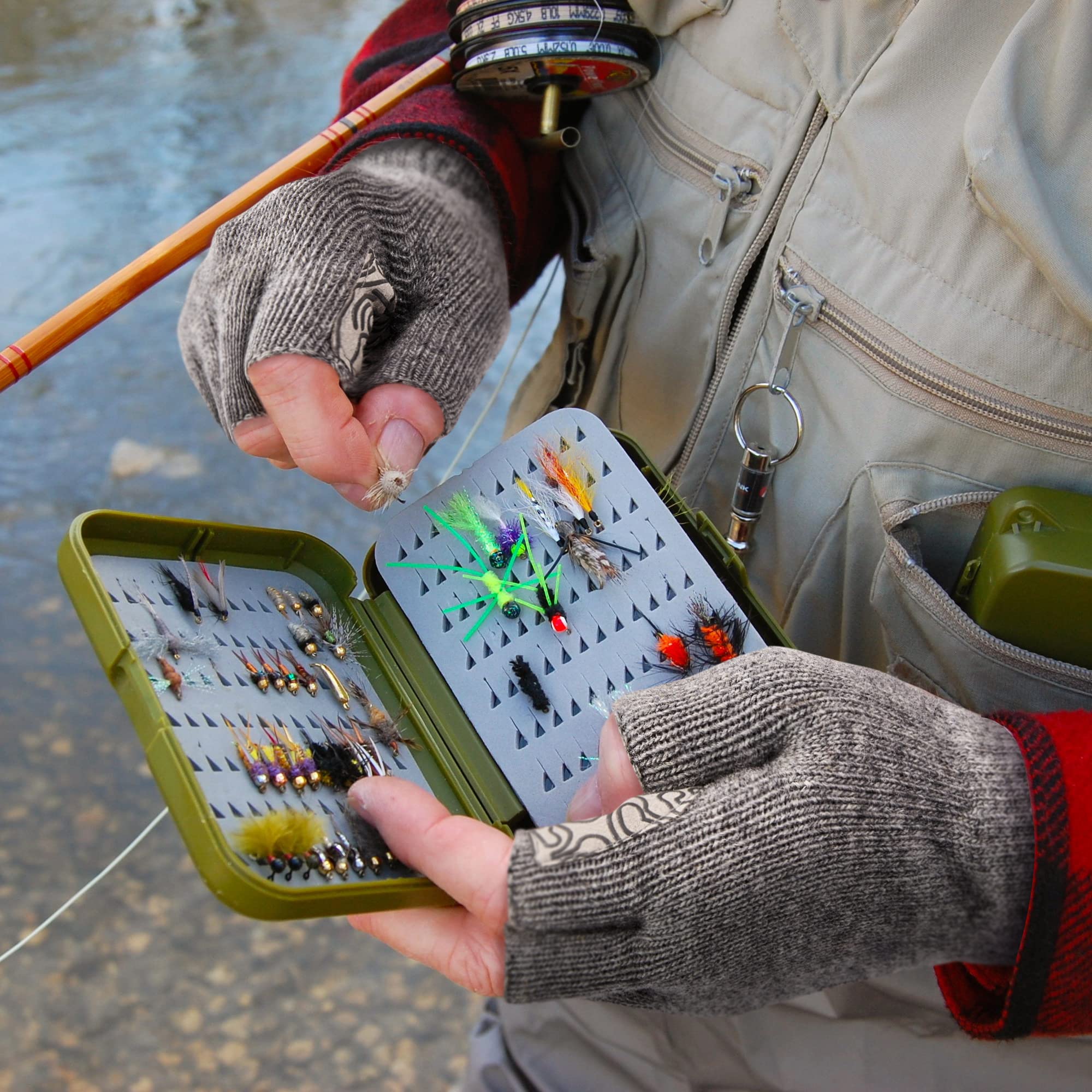 Palmyth wool blend gloves in gray highlight warmth and moisture management.