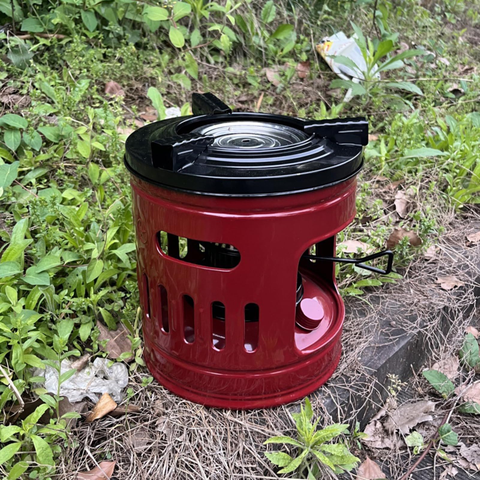 PAPABA kerosene stove outdoors for hot meals during dining.