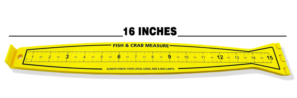 Angler using PAPAZOO fish ruler on a boat