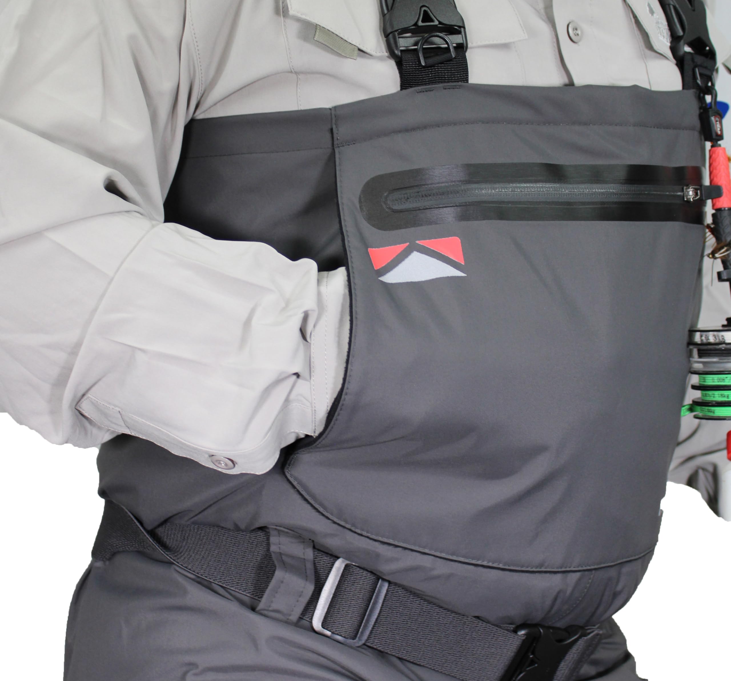 Paramount Outdoors Deep Eddy suspenders with quick-release buckles enable easy adjustments.